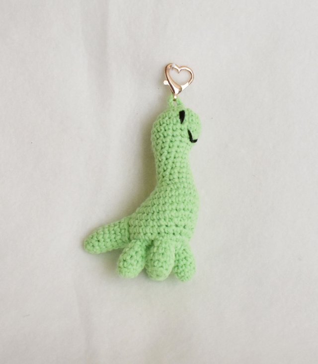 Ręcznie robiony breloczek szydełkowy –  unikatowy dodatek