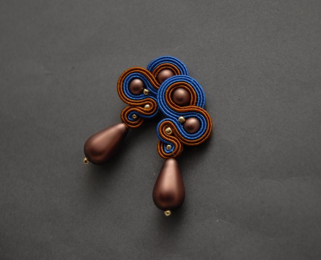 cynamonowo-kobaltowe kolczyki sutasz