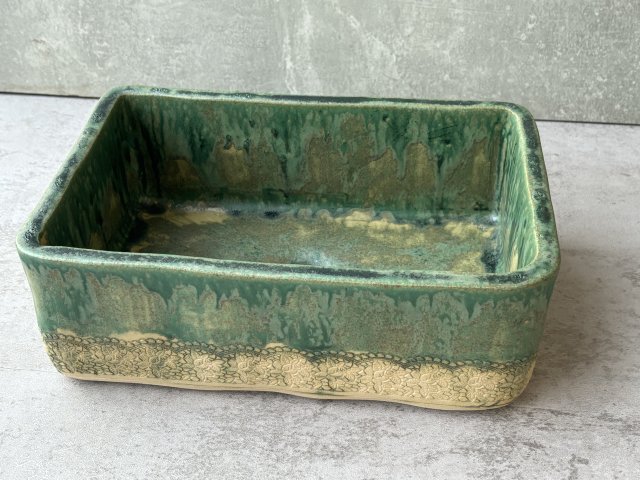 Prostokątna umywalka z koronką