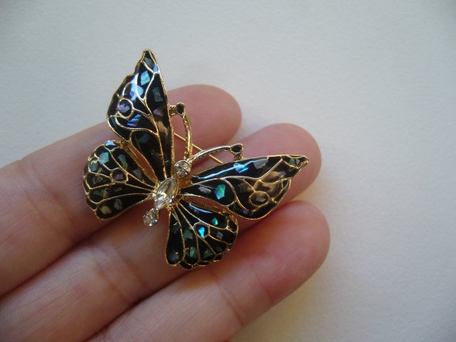 BROSZKA MOTYLEK MASA PERŁOWA