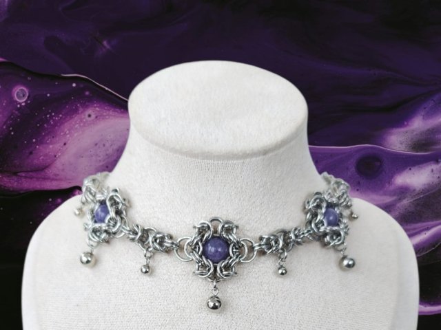 Choker chainmaille z fioletowym chalcedonem – stal chirurgiczna custom