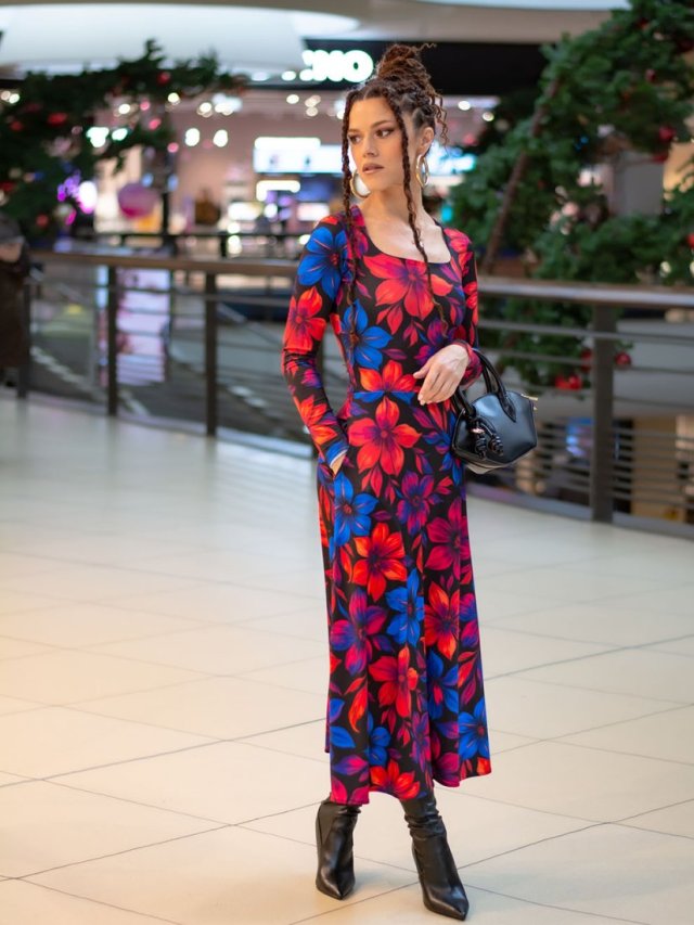 Sukienka z dekoltem karo - Karla Flower Power