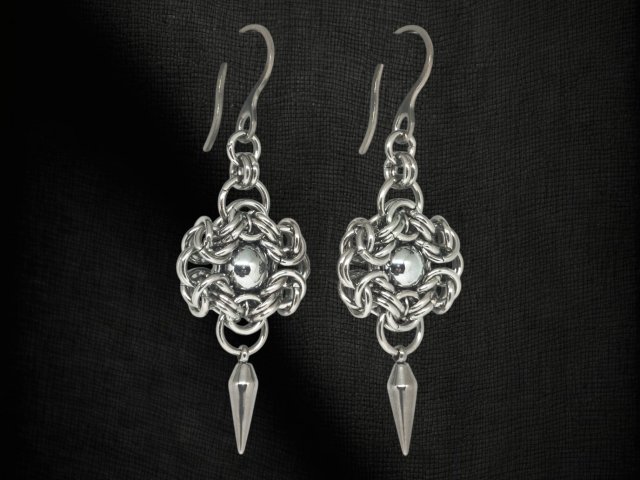 Kolczyki chainmaille z kolcem i hematytem stal chirurgiczna wiszące