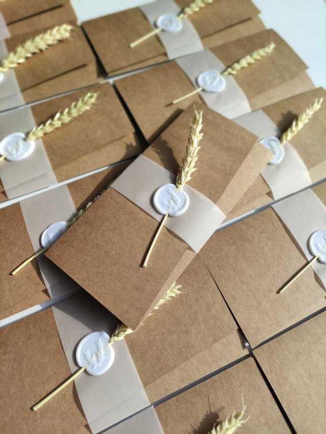 Zaproszenie na Pierwszą Komunię Świętą z kłosem zboża