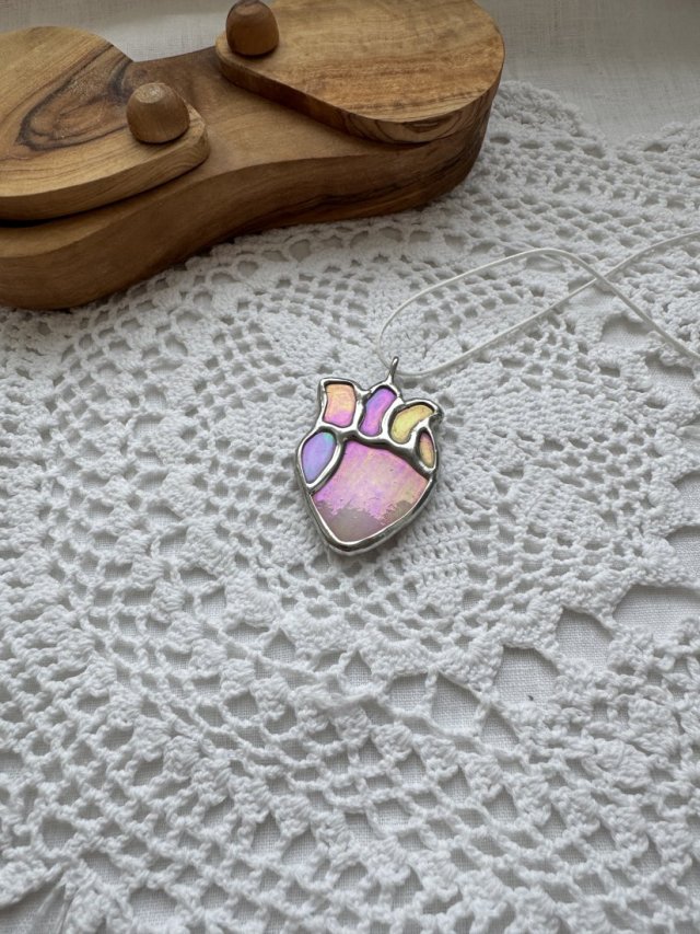 Wisiorek ze szkła witrażowego Anatomiczne Serce edytuj