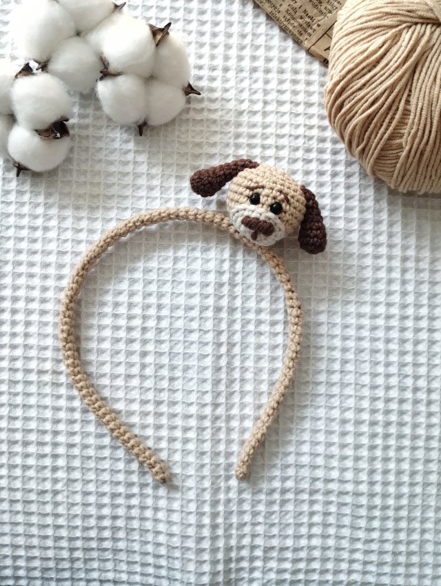 szydełkowa opaska do włosów piesek