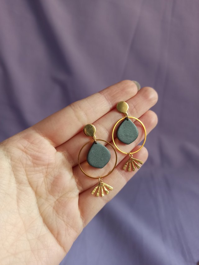 Kolczyki z gliny polimerowej metaliczne