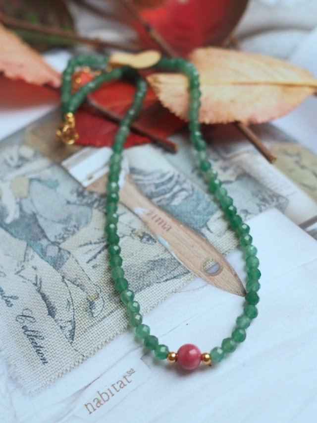 Minimalistyczny naszyjnik choker z zielonym awenturynem i kulką z turmalinu - z Pracowni autorskiej  - jedyny egzemplarz