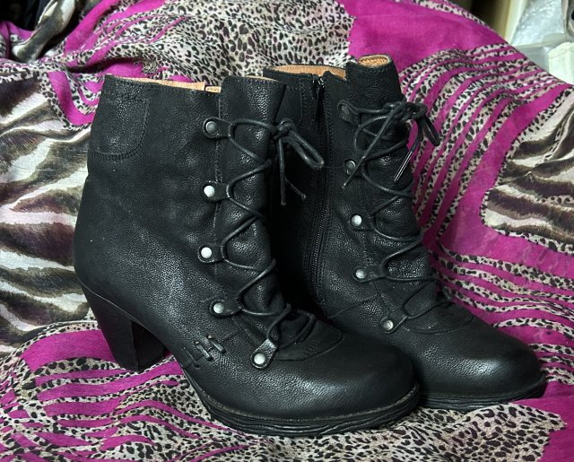 BRAKO HECHO EN ESPAÑA Vintage oryginalne  skórzane botki na obcasie rozmiar 37