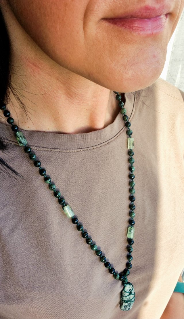 naszyjnik z naturalnych kamieni