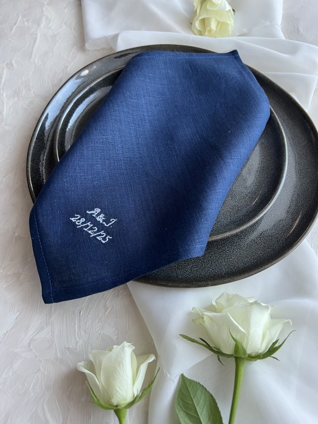 Serwetka lniana na stół państwa młodych z inicjałami