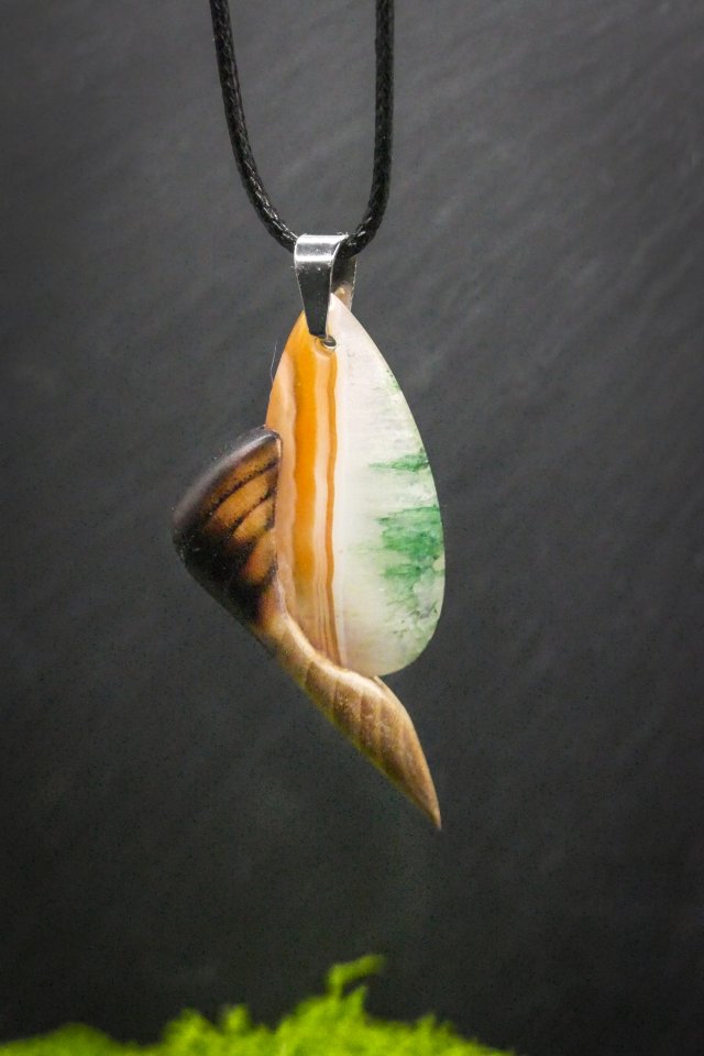 Wisiorek - agat wielokolorowy i wiąz – biżuteria z duszą ziemi, pirografia, handmade, prezent Unique Jewelry Design; Luxury Wooden Jewellery