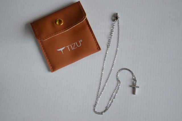 nowy łańcuszek naszyjnik krzyżyk cyrkonie