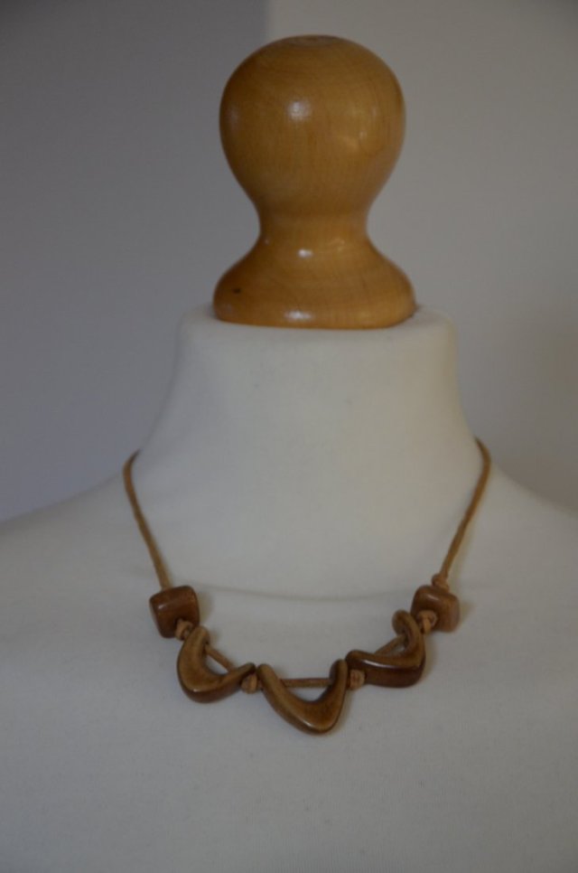 naszyjnik na rzemyku etno