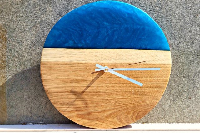 ZEGAR ŚCIENNY z drewna dębowego - niebieski opal