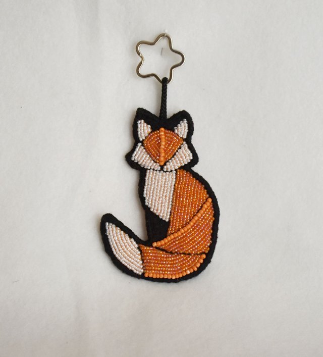 Breloczek Lisek – ręcznie wyszywany koralikami | Handmade