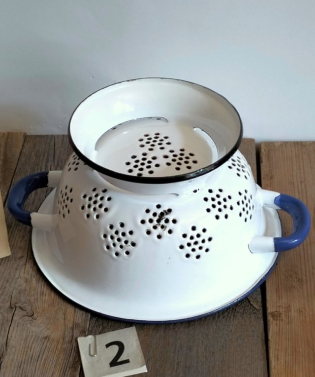 emaliowany metalowy durszlak biały vintage