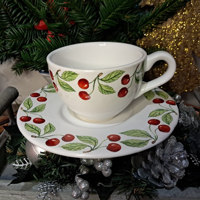 Duża filiżanka i spodek z ceramiki wzór wiśnie i liście