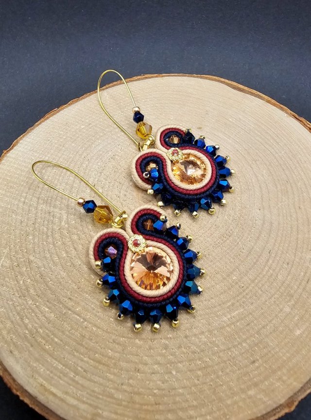 Kolorowe kolczyki sutasz z kryształkami