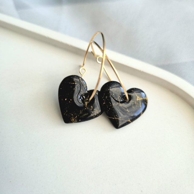 Czarne kolczyki serca