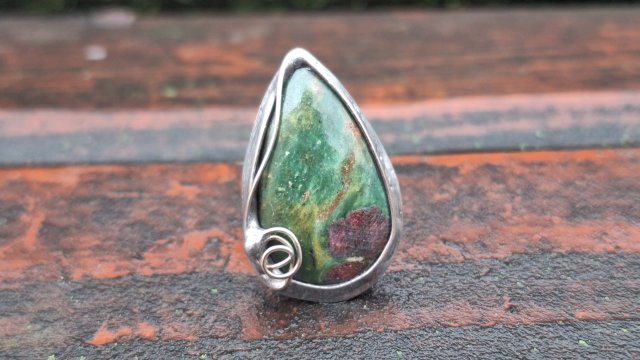 Rubin w fuksycie - pierścionek regulowany