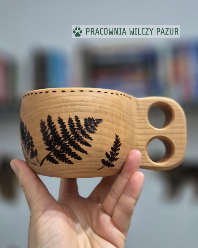 Kubek drewniany zdobiony pirografią, kuksa