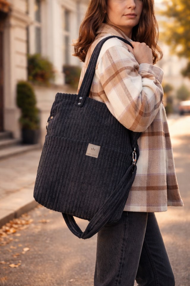 Sztruksowa torebka z kieszeniami Czarna