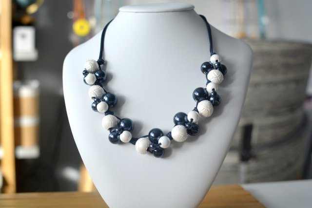 NASZYJNIK FEBOO CLASSICOS biel i grafit