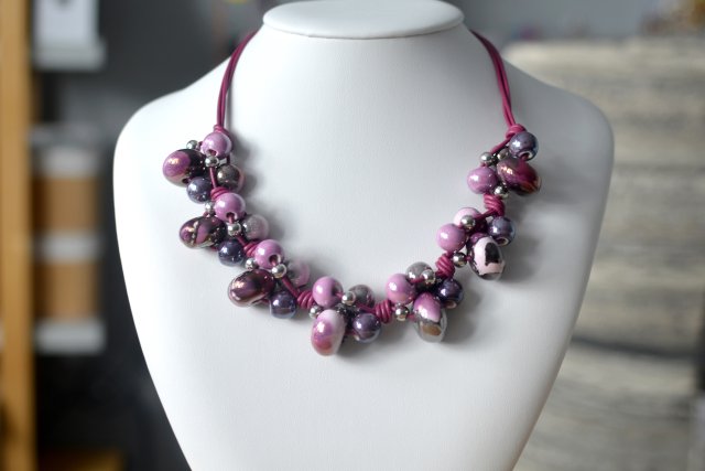 NASZYJNIK FEBOO BERRIES grafit róż bakłażan lila