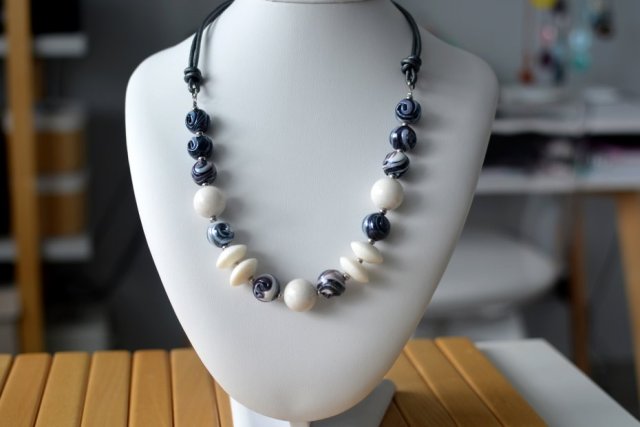 NASZYJNIK KONTRASTO MUSZLA, KORAL