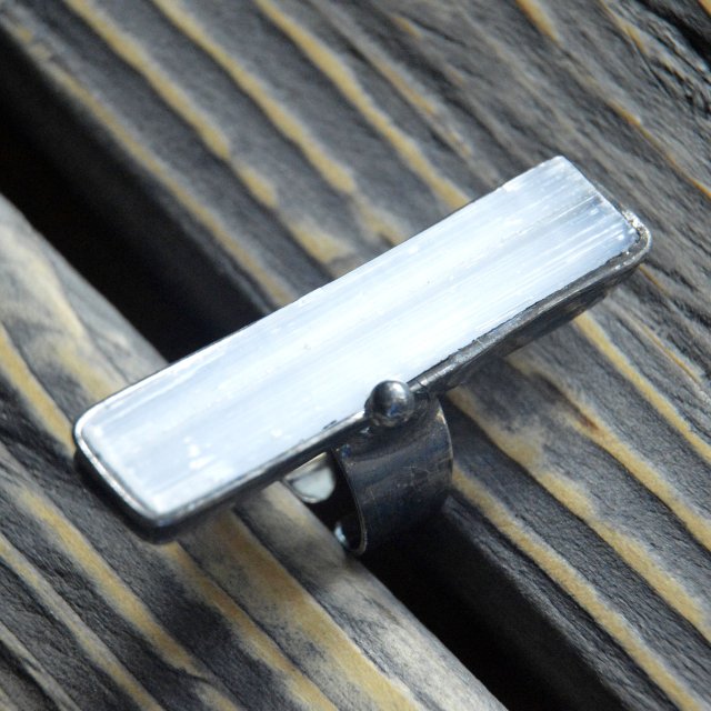 Kamień księżycowy - selenit - regulowany witrażowy pierścionek