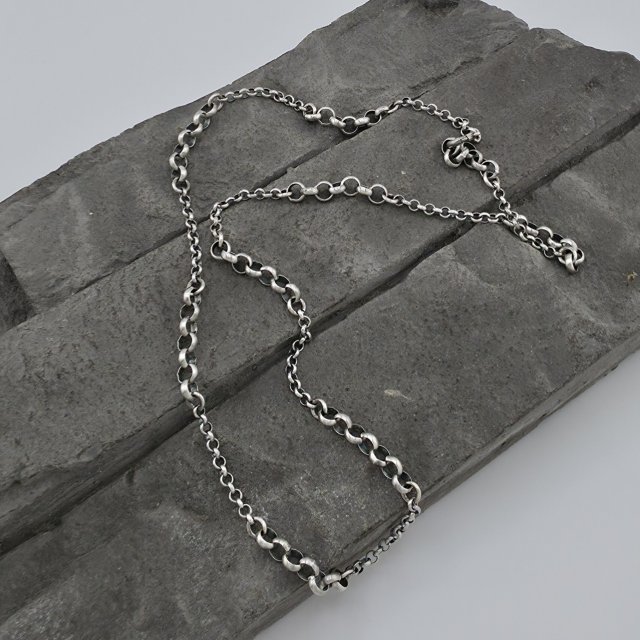 Srebrny przeplatany łańcuszek