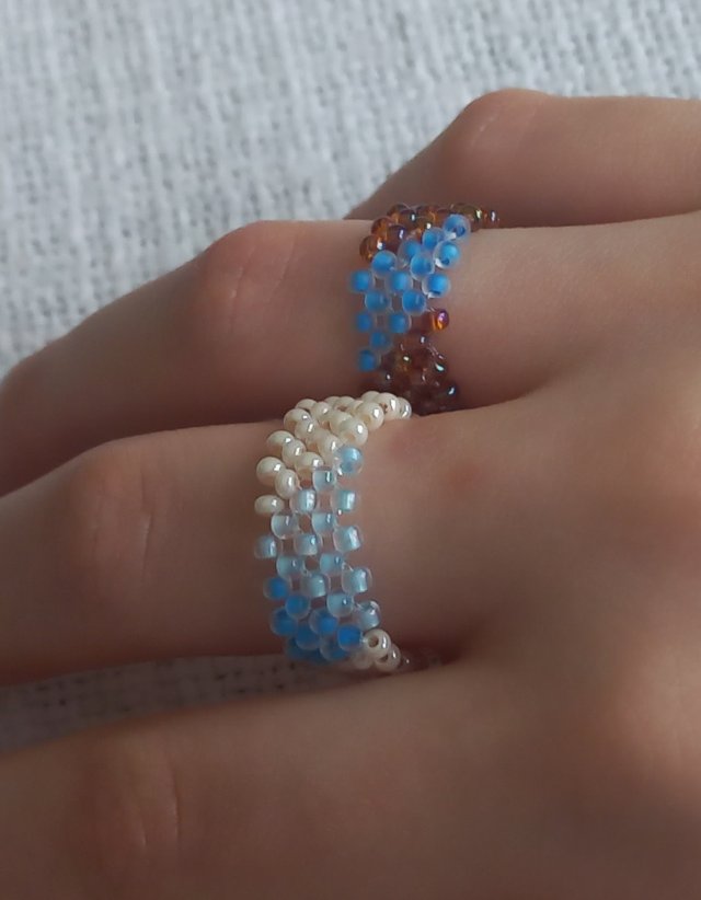 Zimowy zestaw - dwa plecione pierścioneki o zimnych barwach dla mamy babci koleżanki lub przyjaciółki na prezent albo dla dziewczyny na walentynki