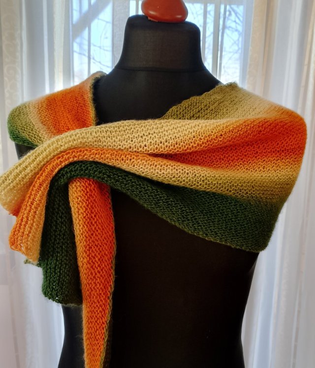 Asymetryczny szal strzałka na drutach