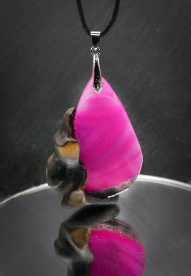 Wisiorek "agat różowy i brzoza" –z drewna ,amulet zamknięty w kawałku drewna, Wooden Jewelry, Wood Pendant, biżuteria handmade,prezent