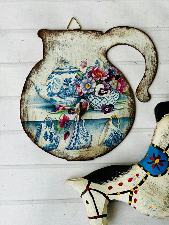 Dekoracyjny wieszak na ścianę z drewna, styl rustykalny