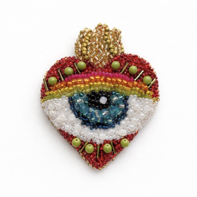 SERCE Z OKIEM broszka