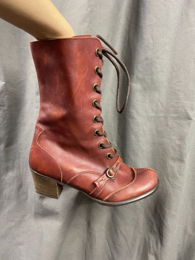 skórzane sznurowane 37