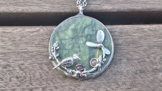 Ptak w ogródku - wisiorek