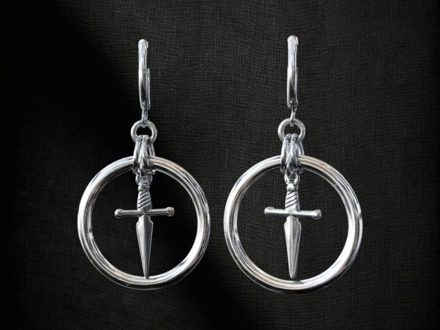 Kolczyki chainmaille długie ze sztyletem w obręczy – stal chirurgiczna gothic punk