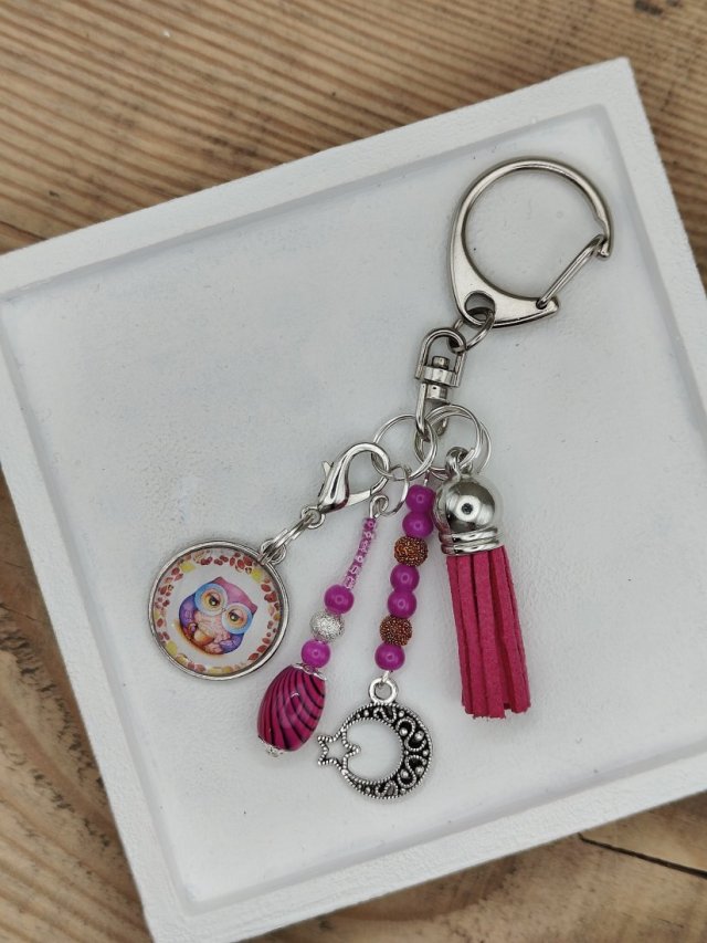 Brelok "Różowa Sowa z Księżycem" – ozdobny brelok do kluczy i torebki