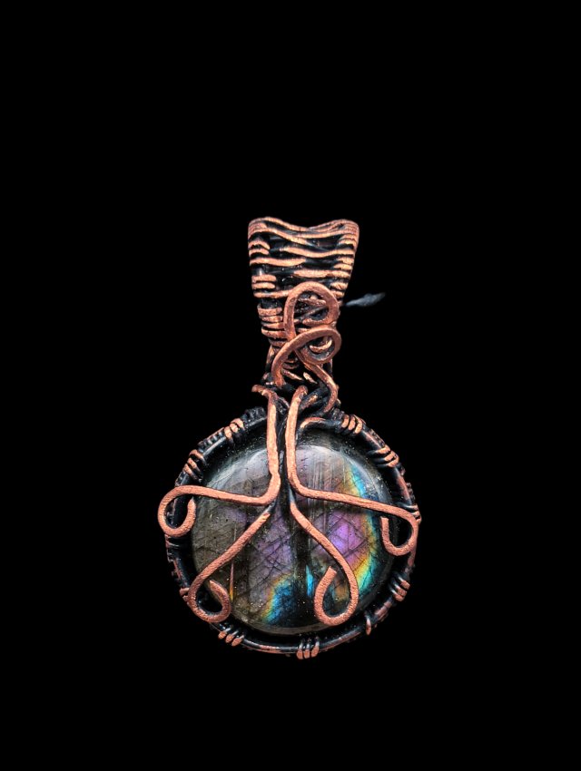 Miedziany wisiorek z labradorytem