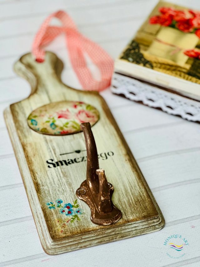 Dekoracyjny wieszak na ścianę z drewna, styl rustykalny, smacznego