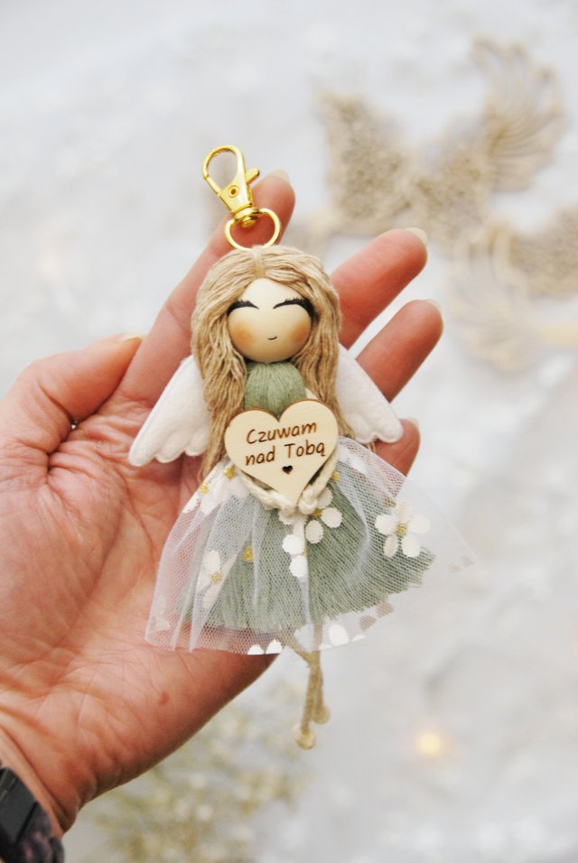 Makramowy breloczek Anioł Stróż szałwiowy | Aniołek brelok