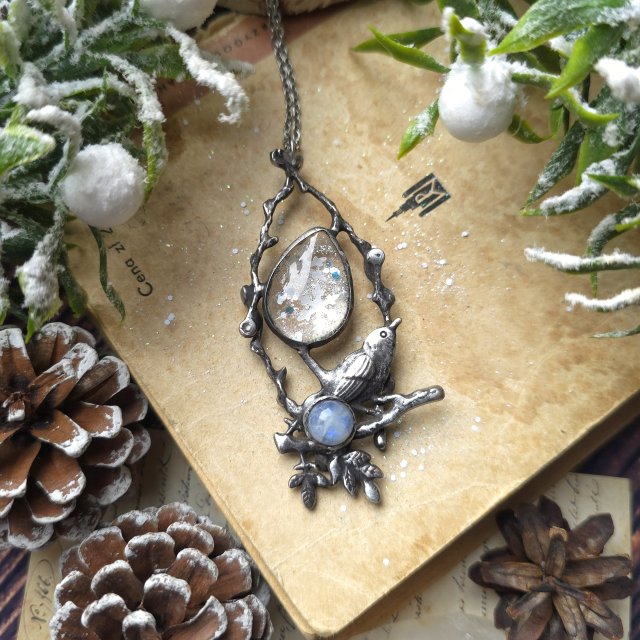 Naszyjnik z sikorką i kamieniem księżycowym