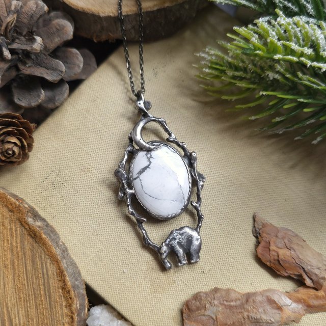 Naszyjnik z howlitem i niedźwiadkiem