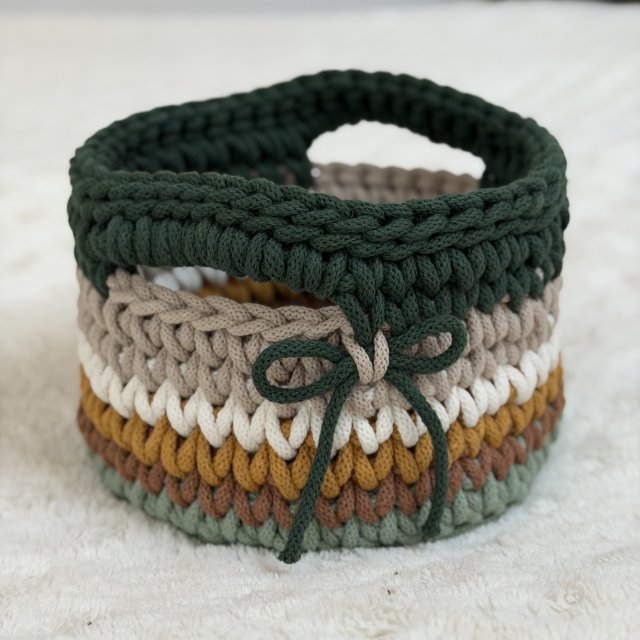 Koszyk ręcznie robiony z uchwytami nr2.