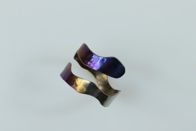 pierścionek  tytanowy  "fale"