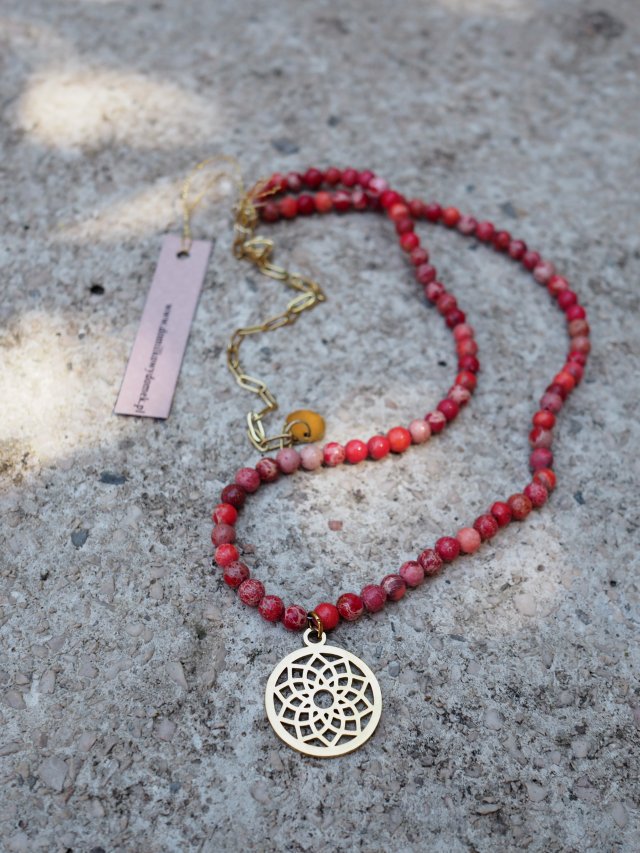 CZERWONE KORALE - naszyjnik | amulet | Ręcznie robiony naszyjnik w Pracowni DomilkowyDomek