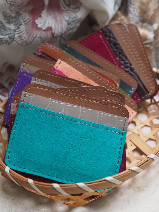 Skórzane etui na karty i dokumenty | Szmaragdowe